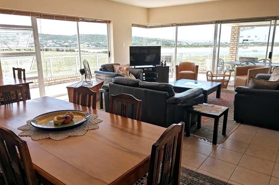 2 Bedroom Property for Sale in Stilbaai Wes Western Cape